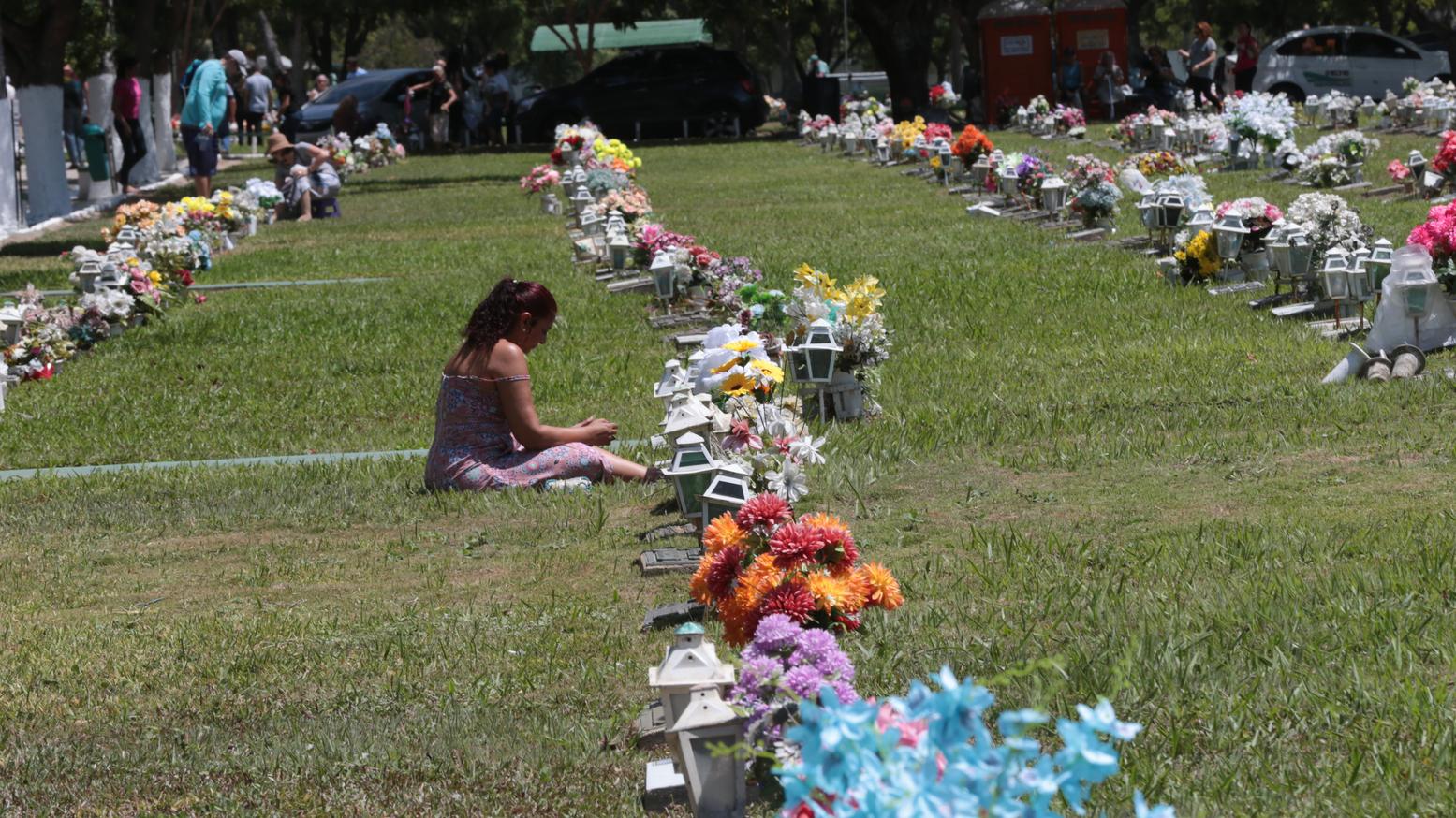 Pandemia resulta em queda de movimento nos cemitérios no Dia de Finados