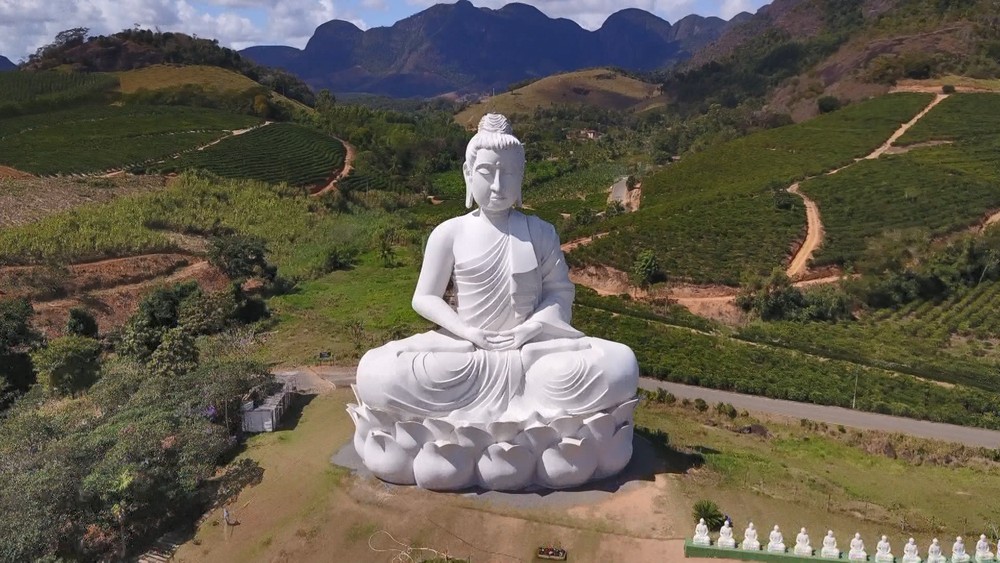 Maior que Cristo Redentor, estátua gigante de Buda é oficialmente inaugurada no ES